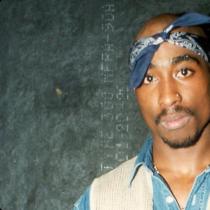 A rendőr azt mondta, hogy Tupac Shakur még mindig él. Tupac élő bizonyíték, és hol van most