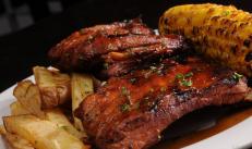 पोर्क पसलियों को ओवन में कैसे पकाएं, सरल और स्वादिष्ट