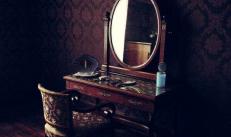 There is no need to hang mirrors in a house where someone has passed away.